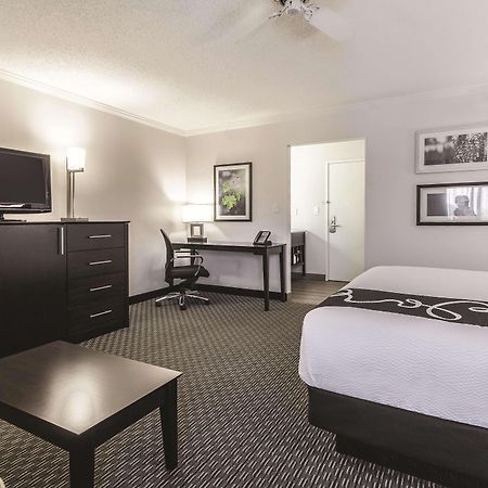 La Quinta By Wyndham Cleveland - Airport North Hotel Luaran gambar
