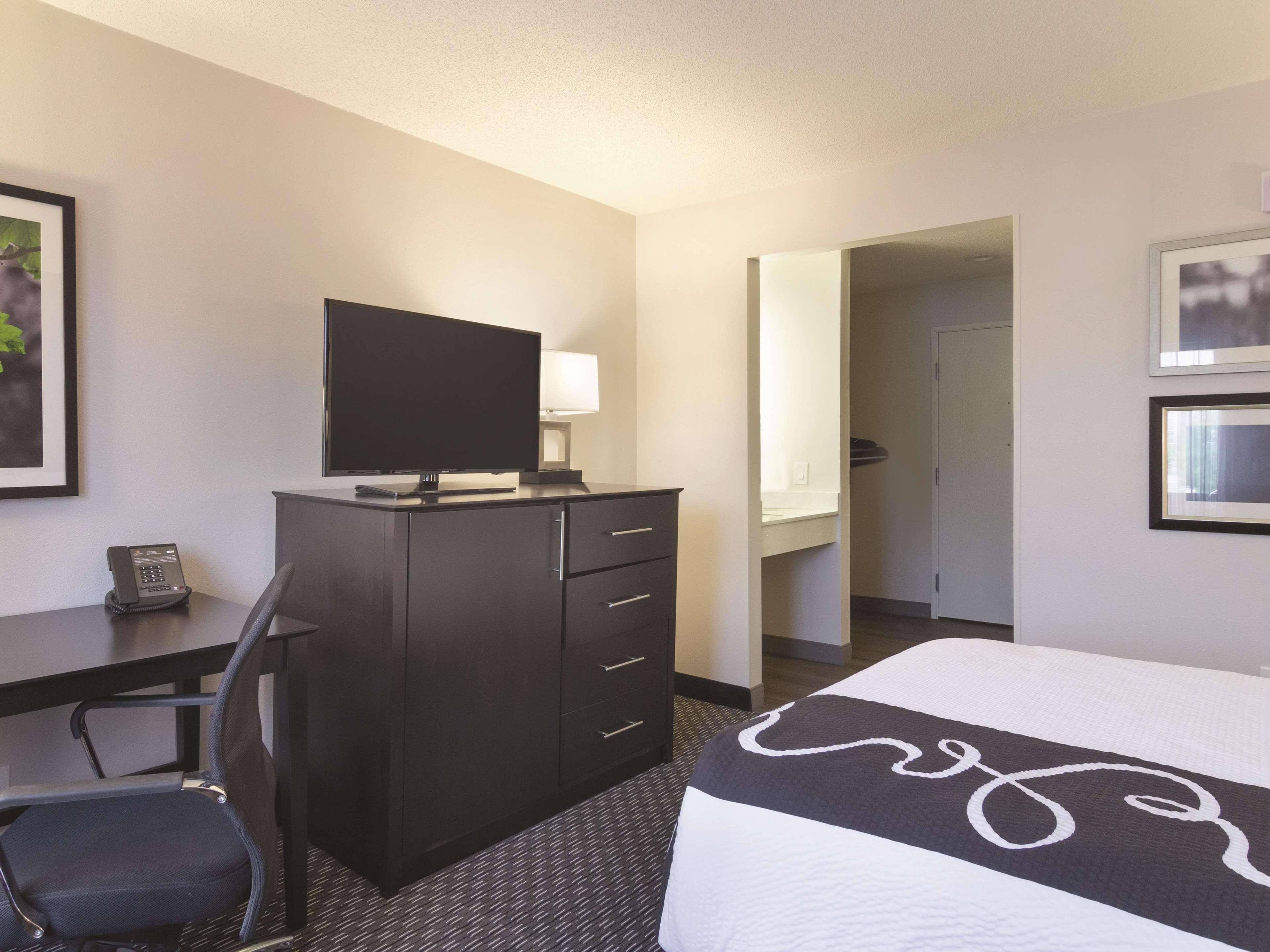 La Quinta By Wyndham Cleveland - Airport North Hotel Luaran gambar