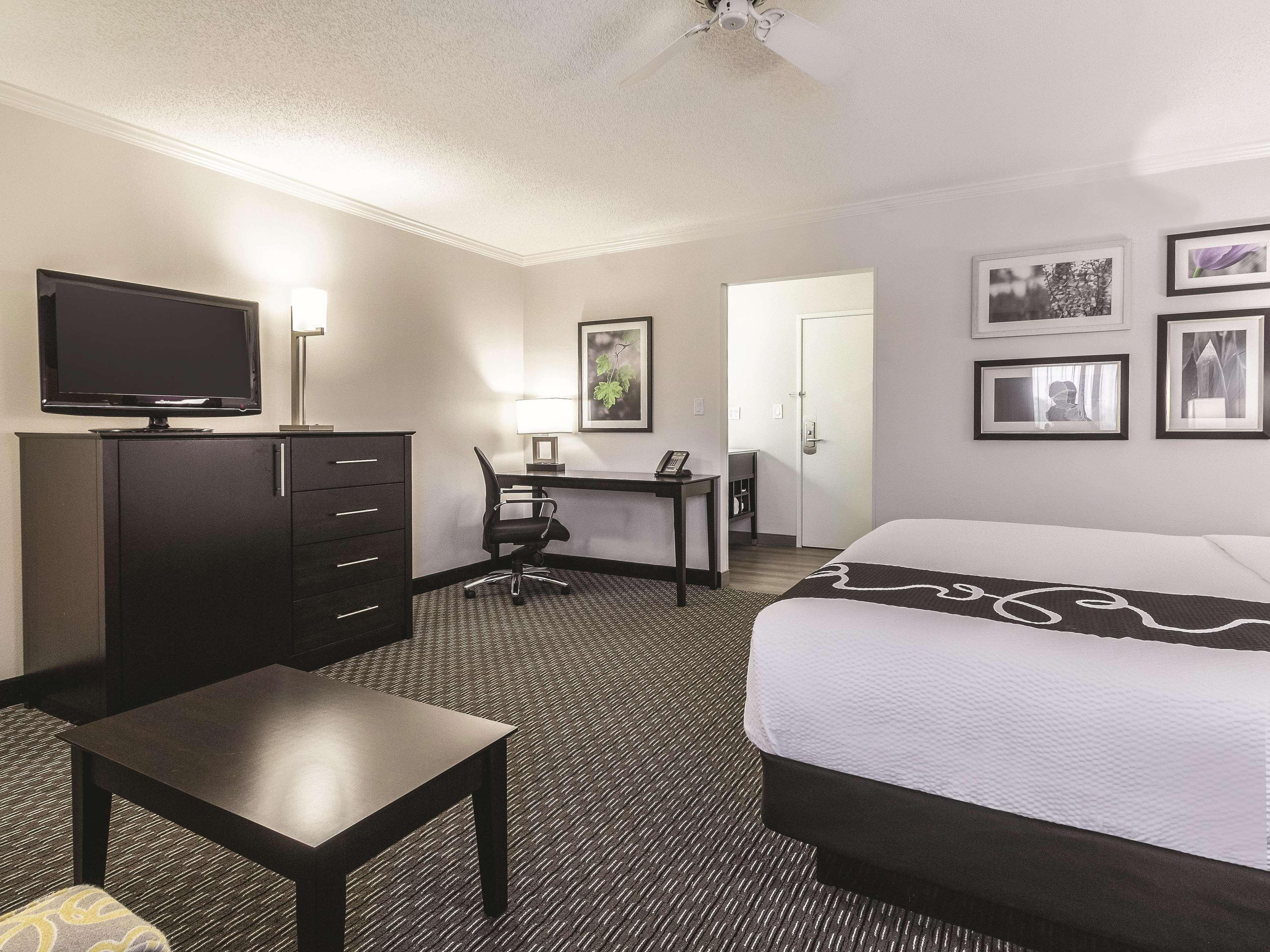 La Quinta By Wyndham Cleveland - Airport North Hotel Luaran gambar