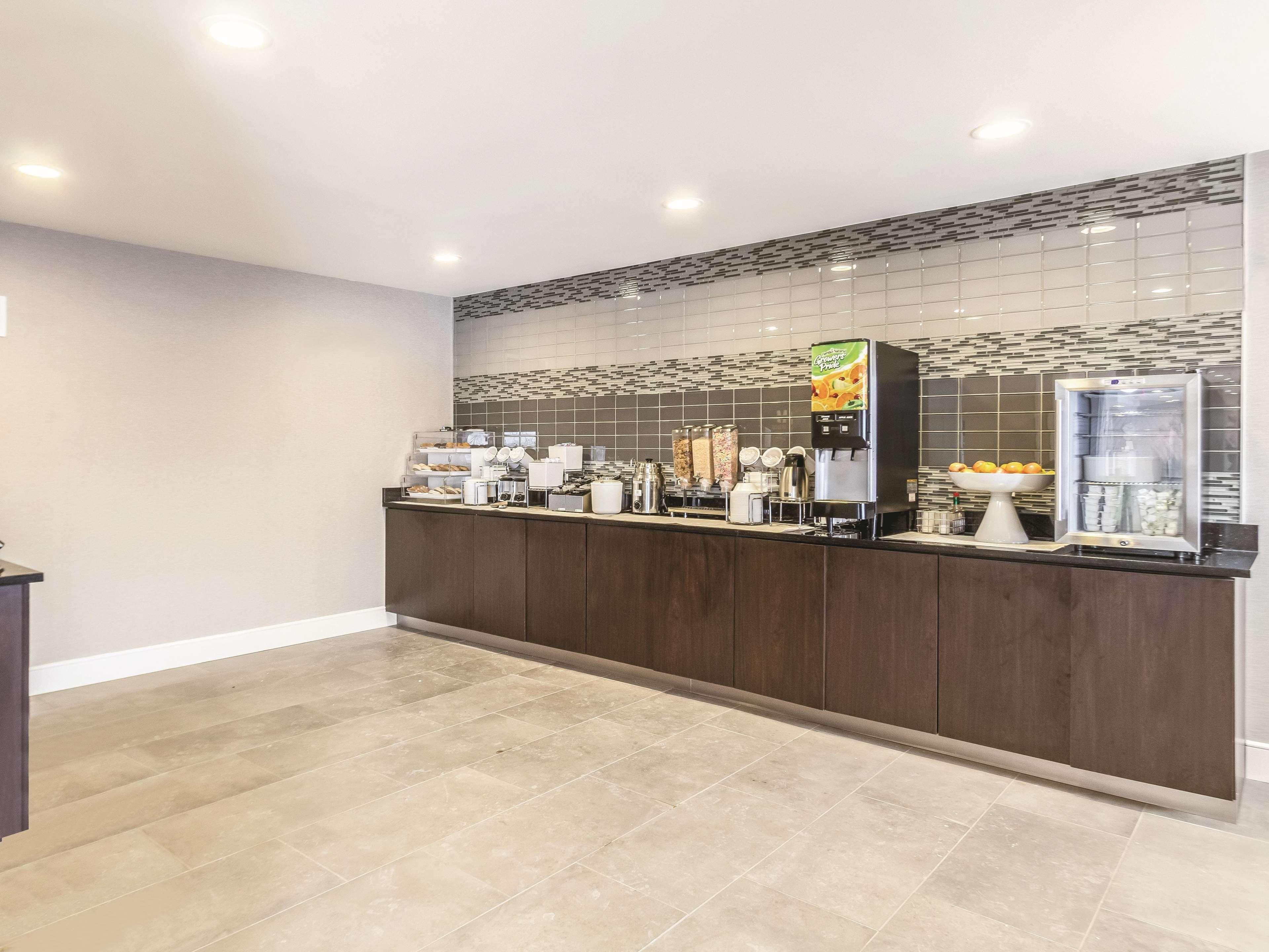 La Quinta By Wyndham Cleveland - Airport North Hotel Luaran gambar