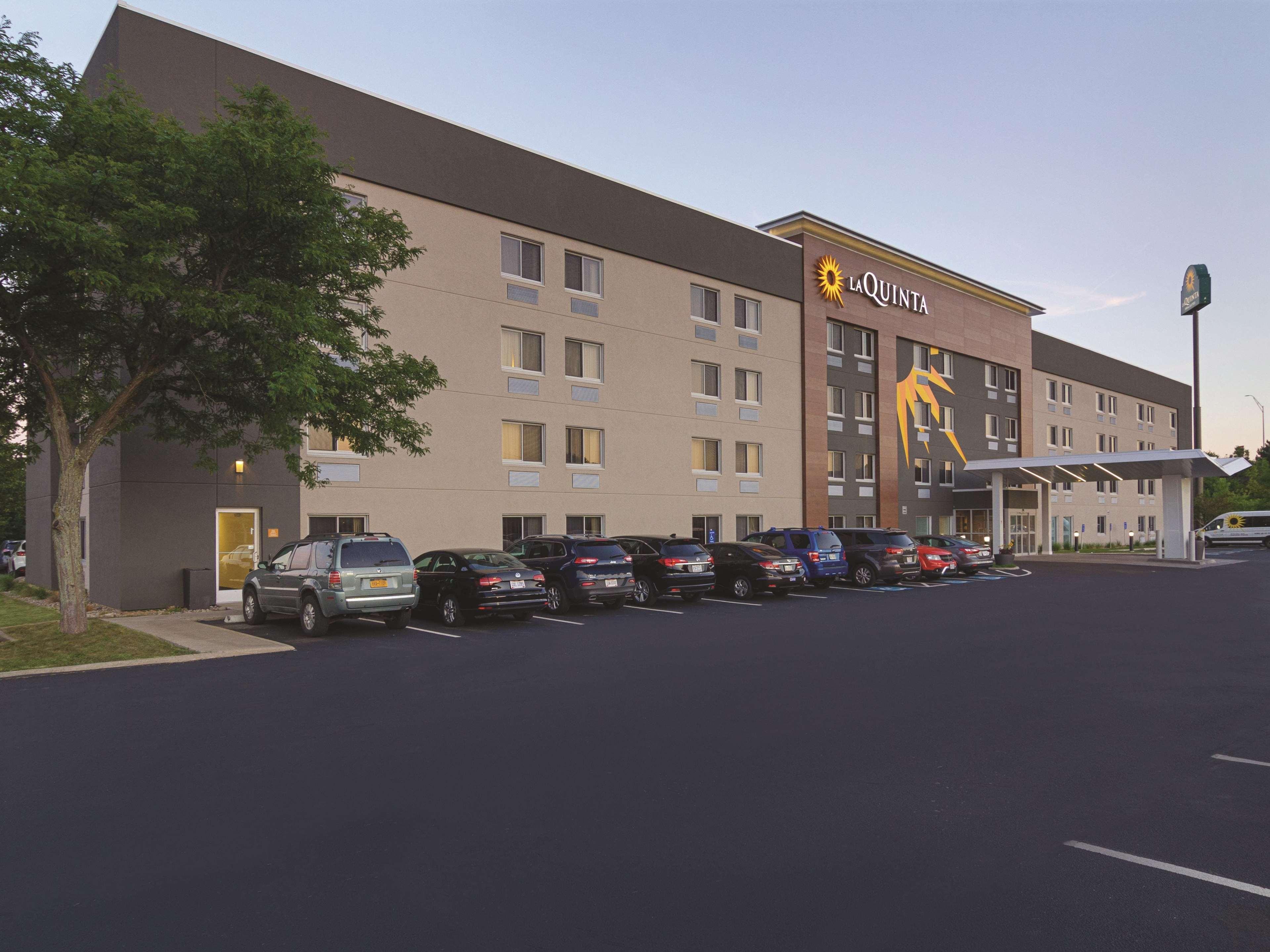 La Quinta By Wyndham Cleveland - Airport North Hotel Luaran gambar