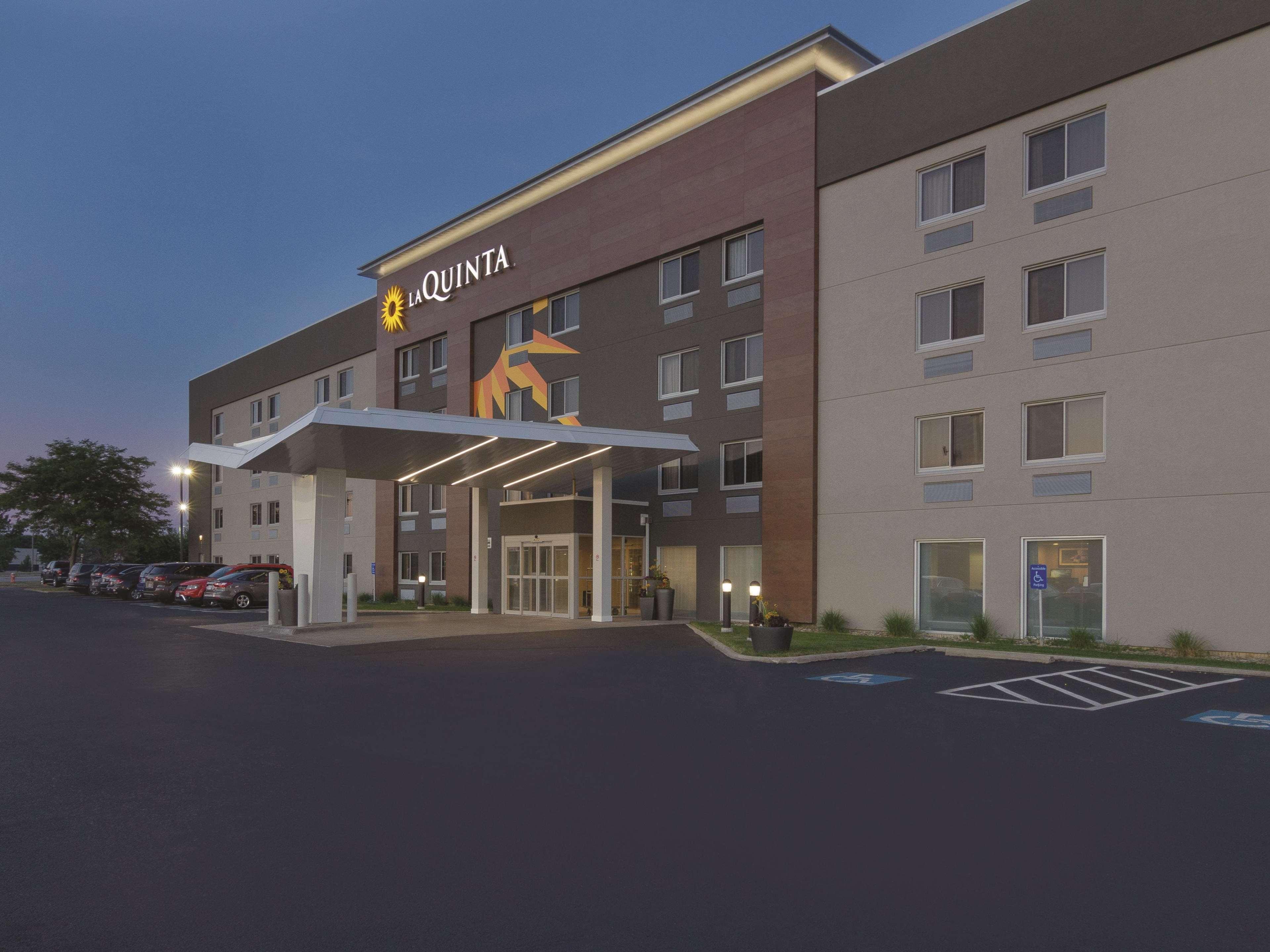 La Quinta By Wyndham Cleveland - Airport North Hotel Luaran gambar