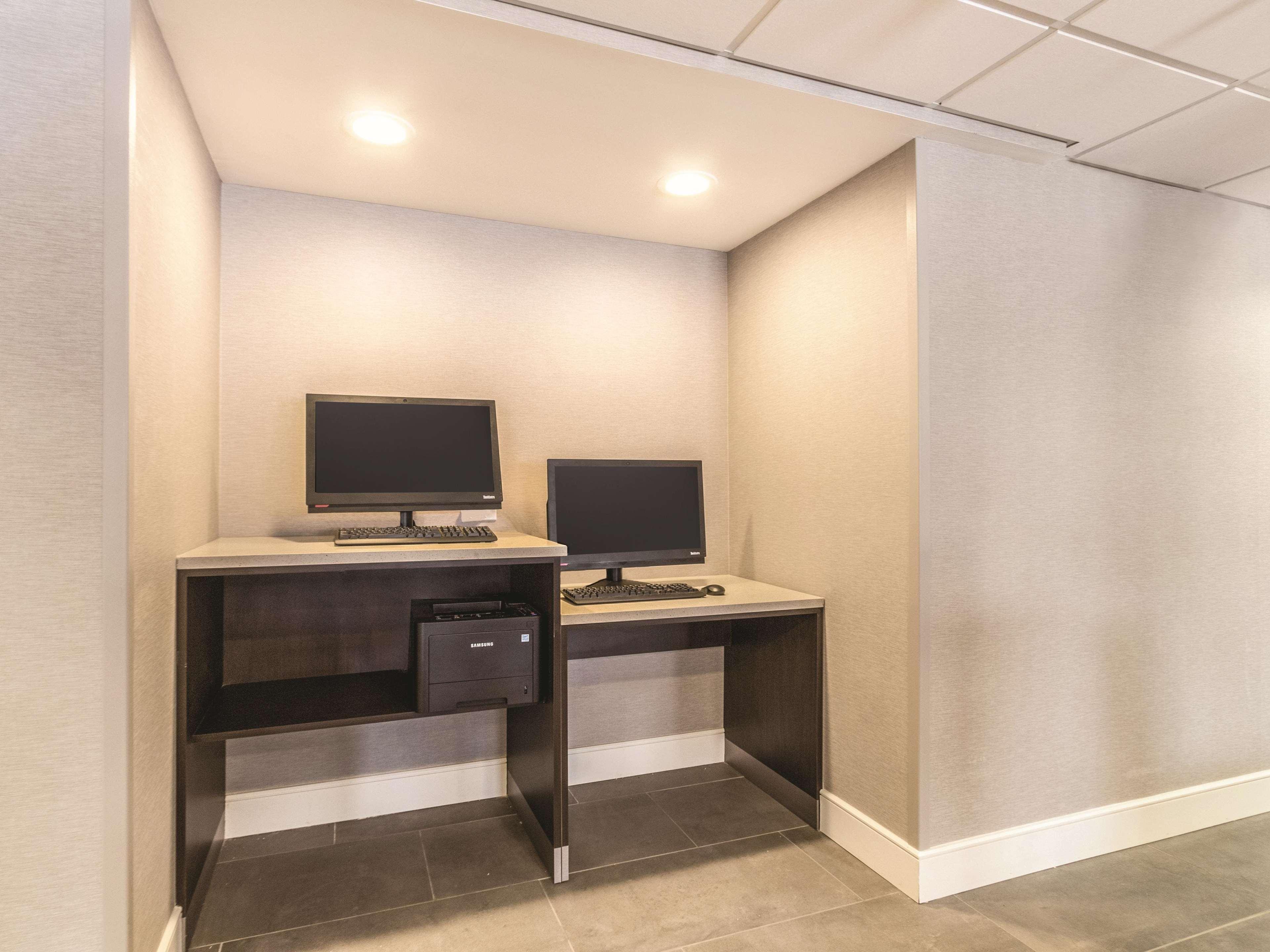 La Quinta By Wyndham Cleveland - Airport North Hotel Luaran gambar