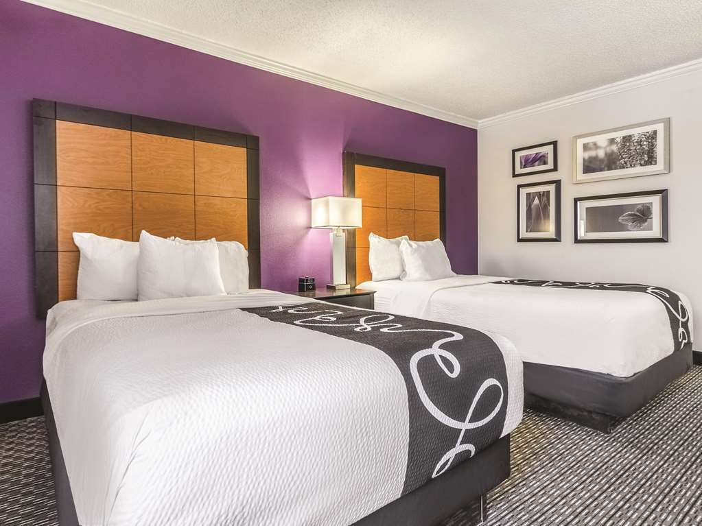 La Quinta By Wyndham Cleveland - Airport North Hotel Bilik gambar