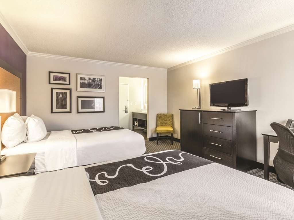 La Quinta By Wyndham Cleveland - Airport North Hotel Bilik gambar