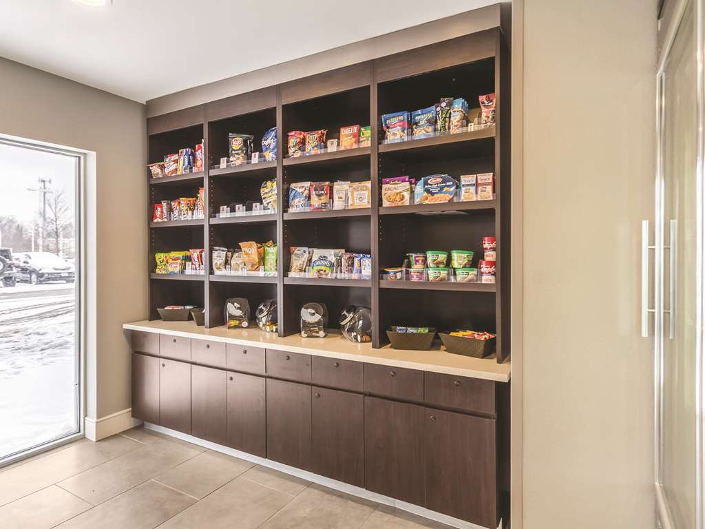 La Quinta By Wyndham Cleveland - Airport North Hotel Servis gambar